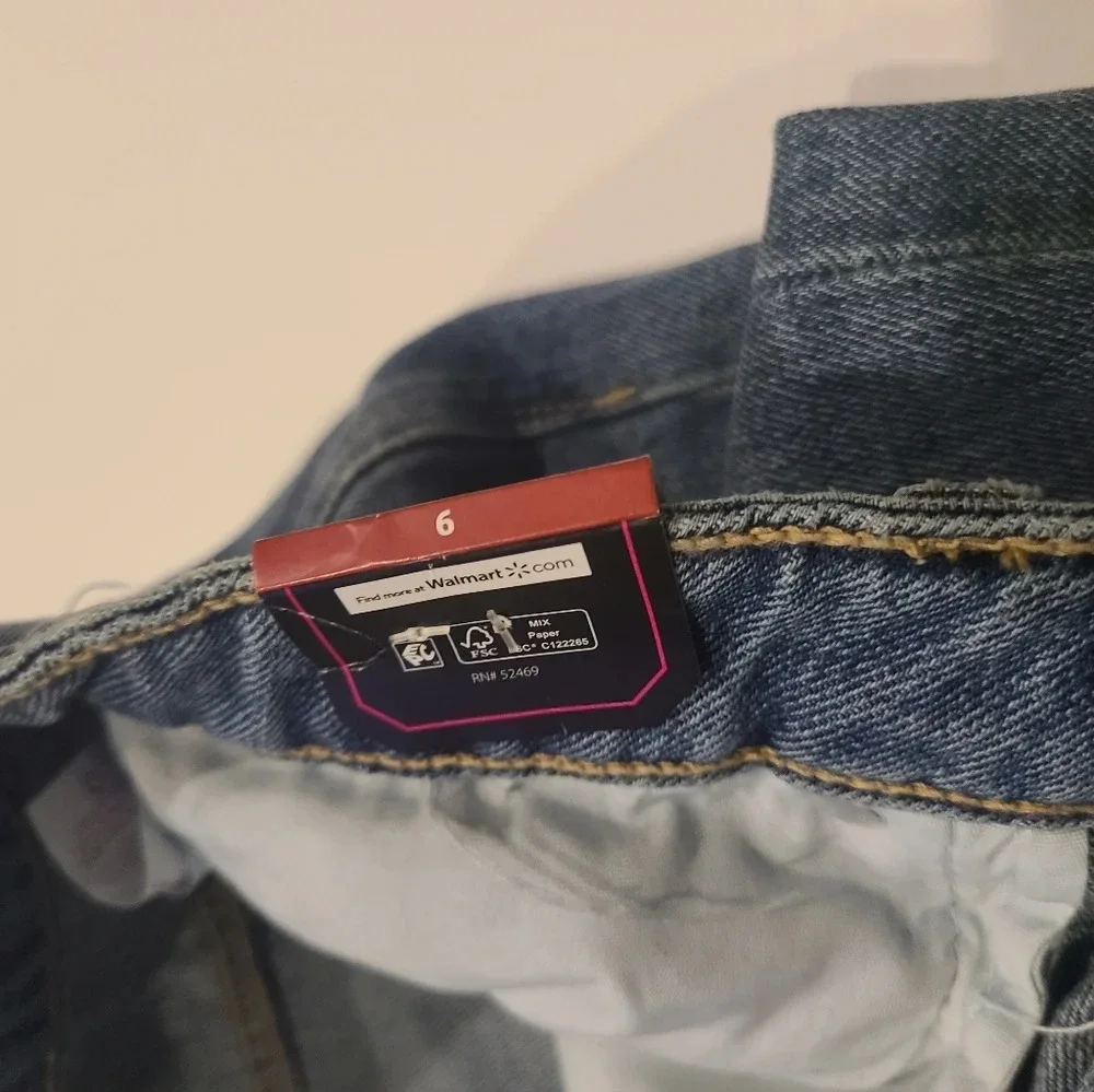 NWT No Boundaries women's high rise jeans sz.6